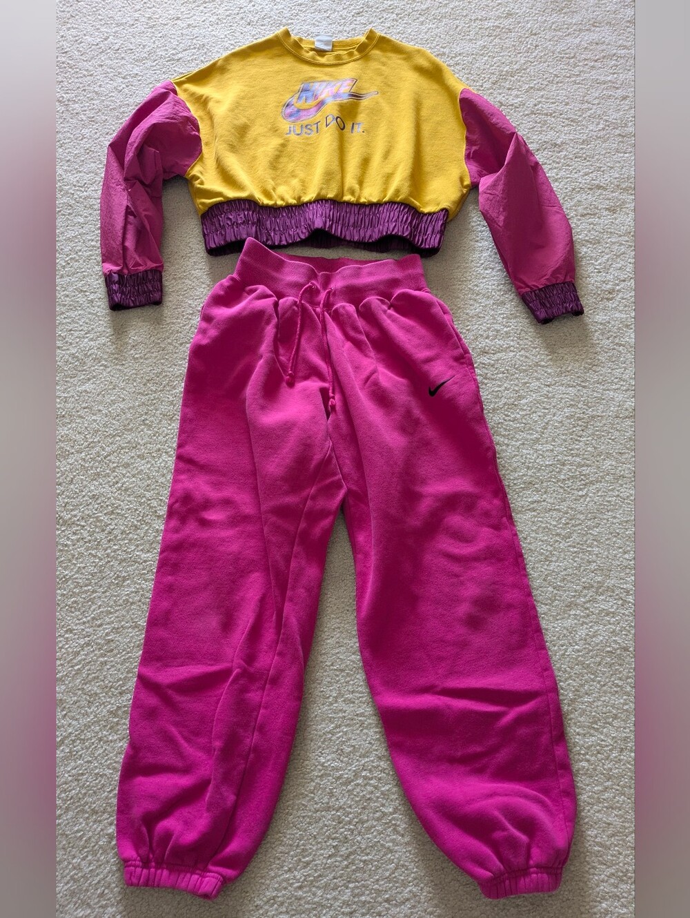 Vintage Set Nike Just Dot It Center Print Colorblock Fleece Crop Crewneck